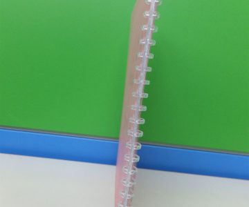 かさばらない!持ち運びに便利なバインダーを作れます。 かさばらない!持ち運びに便利なバインダーを作れます。